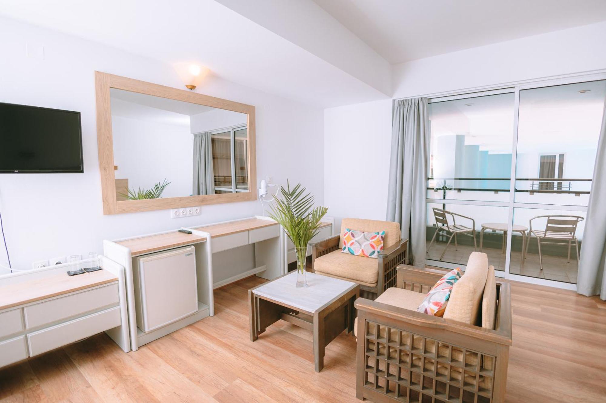 Santa Marina Unique Hotel อายิโอสนิโกลาโอส ห้อง รูปภาพ